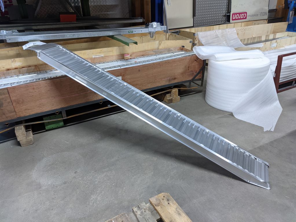 [074SL3025] Alu-Laderampe, 1670 kg pro Paar, ohne Rand,