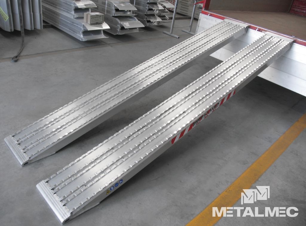 [131SA6040] Alu-rampe, 13100 kg par paire, sans bord,